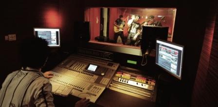 <p><a href="http://www.superstarcollege.com"><b>เรียนร้องเพลง</b></a><br/>