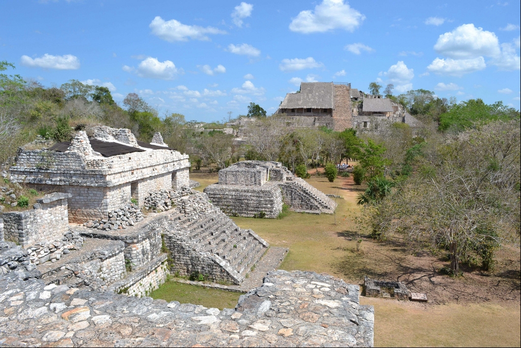 <p><a href="http://www.tourstransfersbyvan.com/ek-balam.html"><b>Tours Ek Balam</b></a><br/>