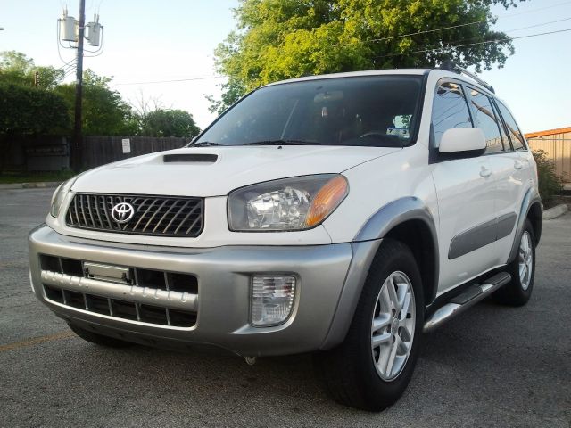 2001ToyotaRAV4SUV-01.jpg