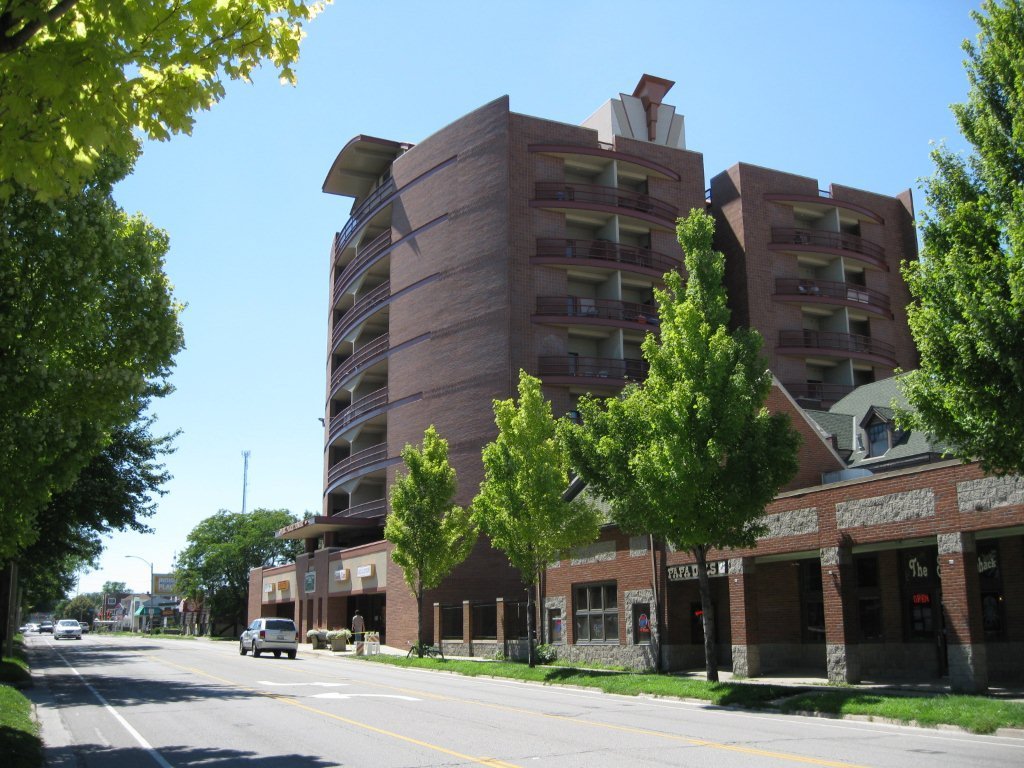 <p><a href="http://www.bankierapts.com/?about-bankier-apartments,1"><b>Apartments For Rent Chamaign IL</b></a><br/>