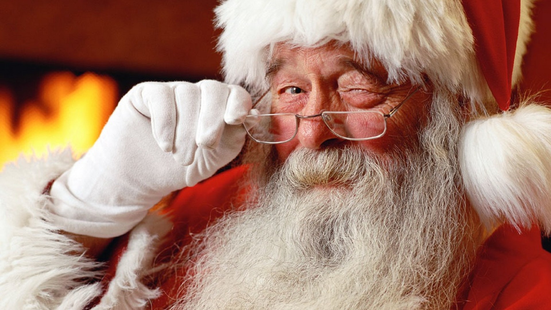 7027346-santa-claus.jpg