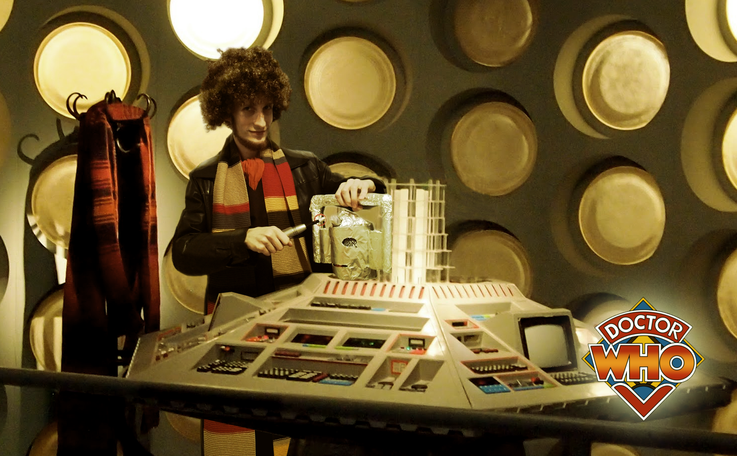 4th_doctor__me__doctor_who_cosplay__by_white_dawn-d6zwuuy.png
