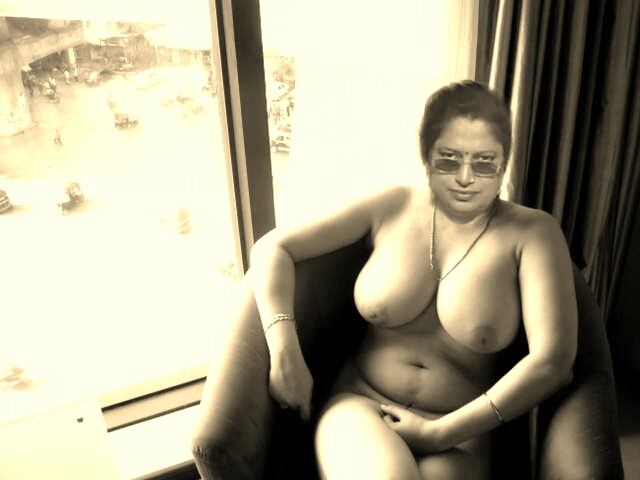 Slut Desi Mom Krishna Raina exposing big tits