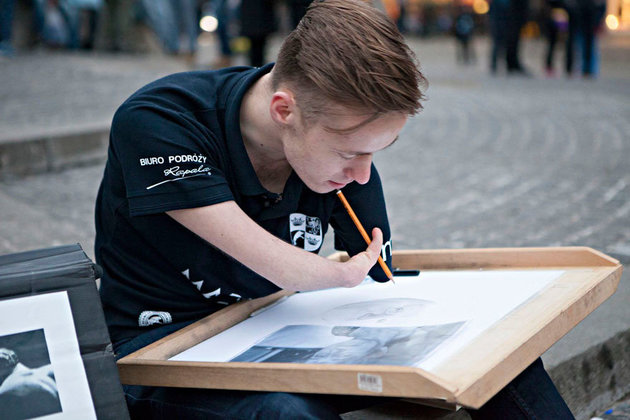 Artist Born Without Hands