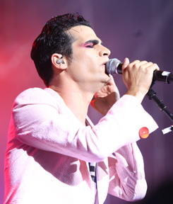 avivgefen_288X245.jpg
