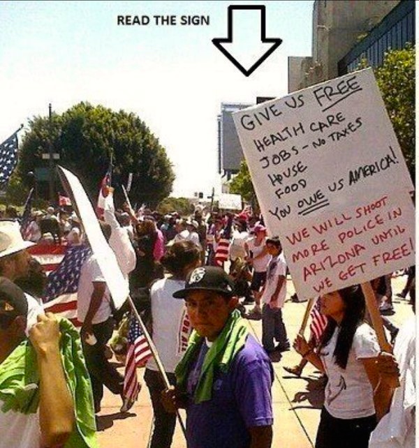 trumpprotestors.jpg