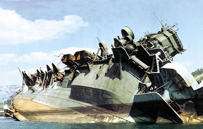 800px-IJN_carrier_Amagi_capsized_off_Kure_in_1946.jpg