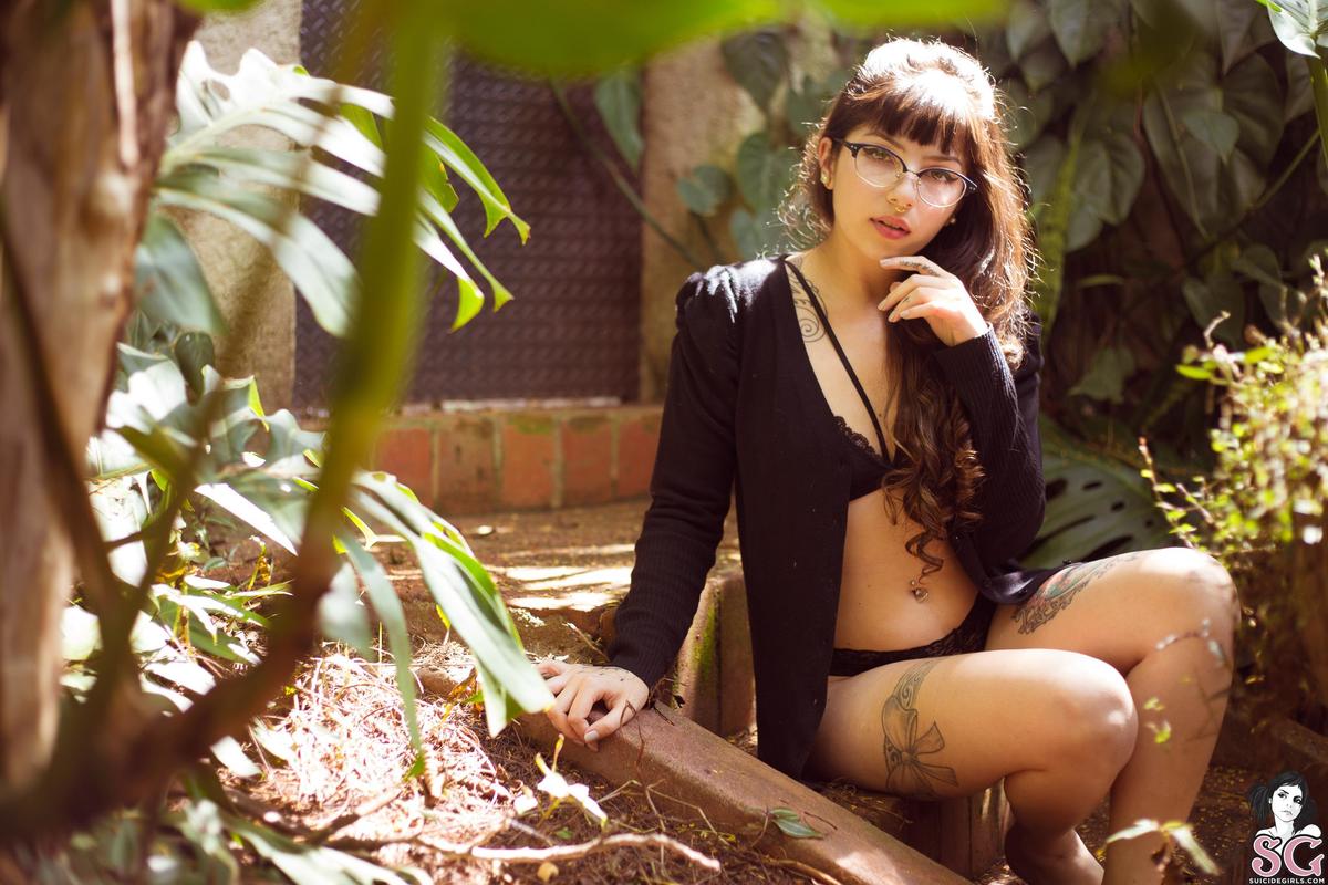 antonieta-secretgarden-01.jpg