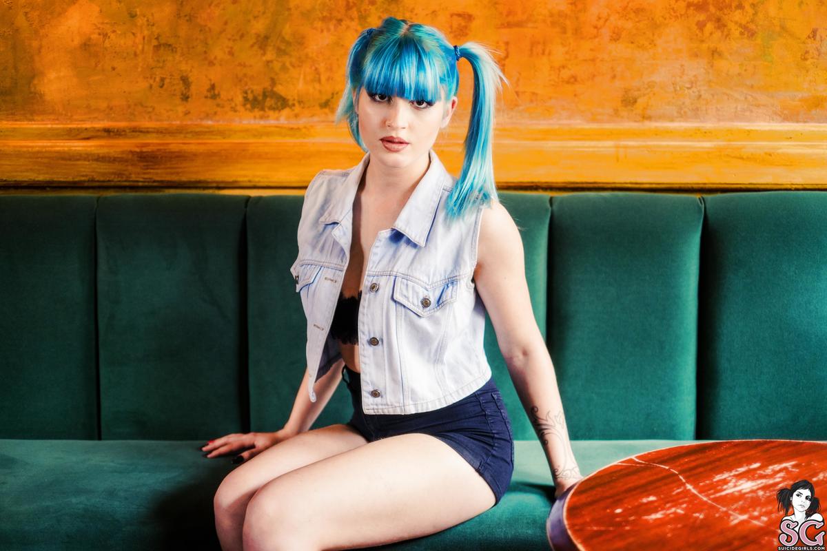 alienboff-blueisthewarmestcolor-01.jpg