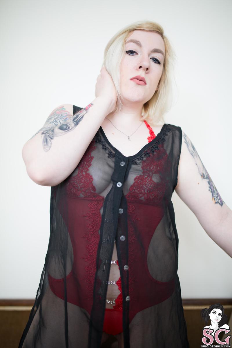 midnightpoison-ladyinred-07.jpg