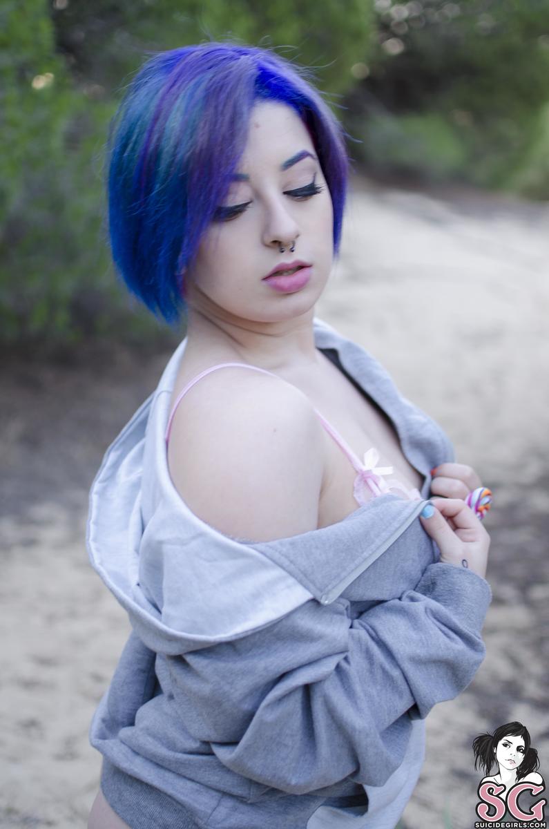 vanillavondee-bigbluecandy-05.jpg