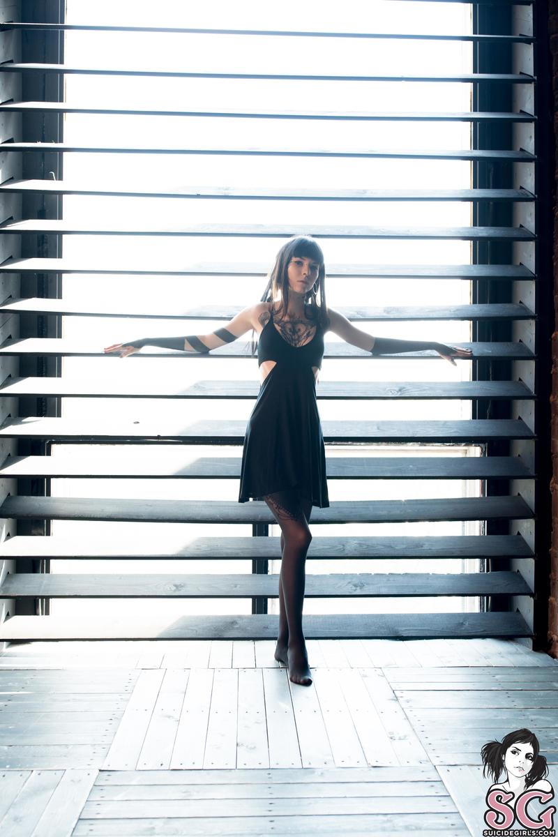 marseline-darkbeauty-01.jpg
