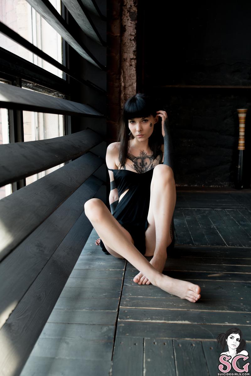 marseline-darkbeauty-05.jpg