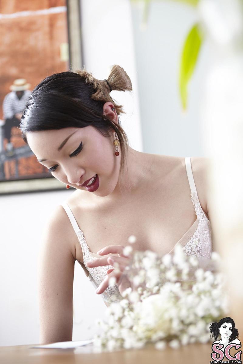flowerbomb-tietheknotwithme-11.jpg