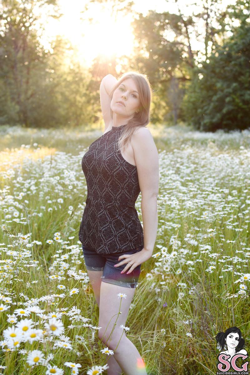 harleyheartstop-daisyplay-07.jpg