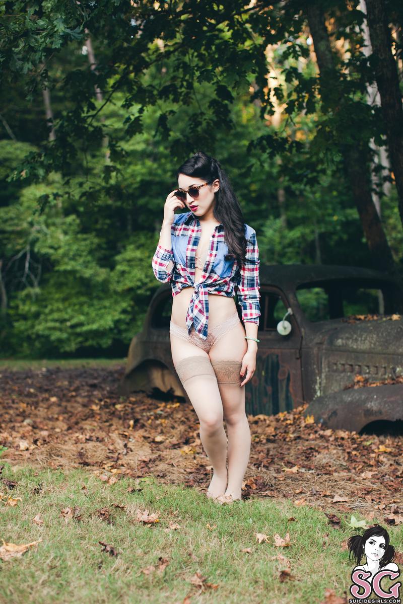 flowerbomb-thenewamericana-01.jpg
