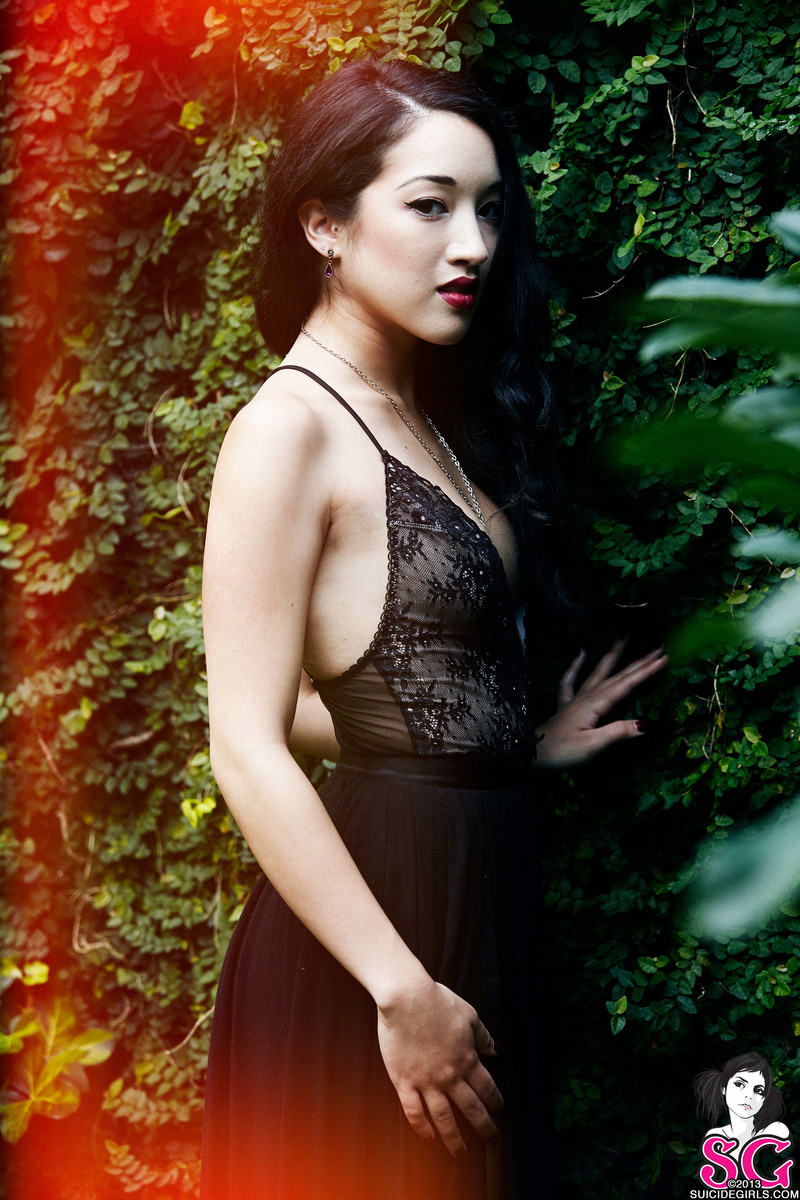 flowerbomb-comeformehades-05.jpg