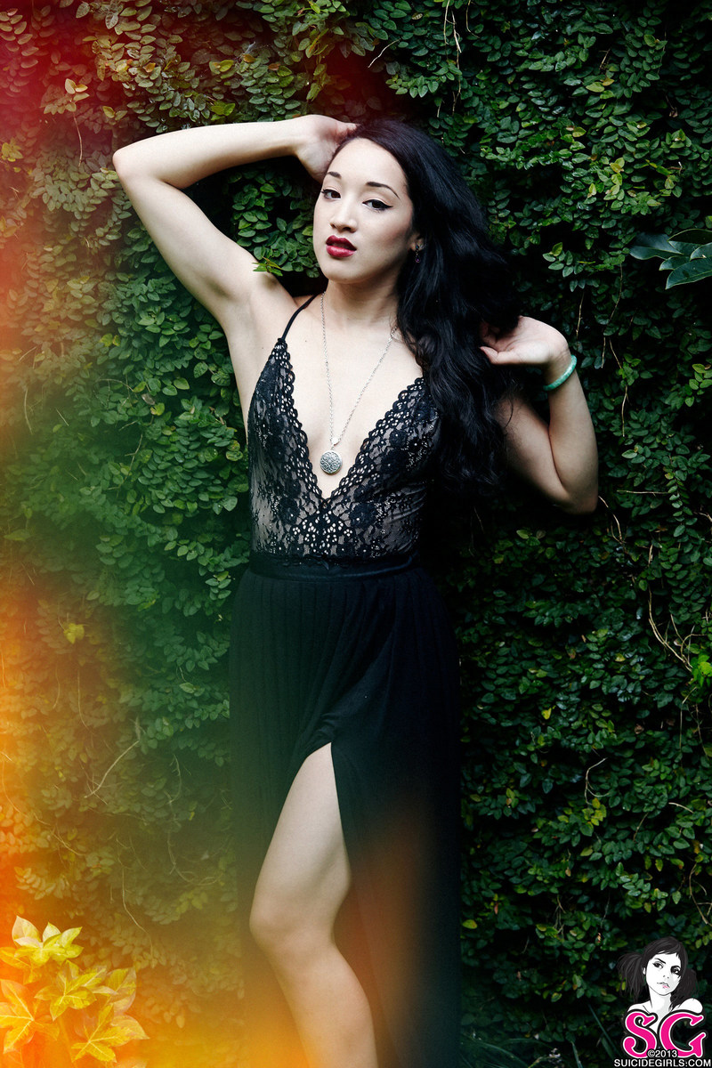 flowerbomb-comeformehades-09.jpg
