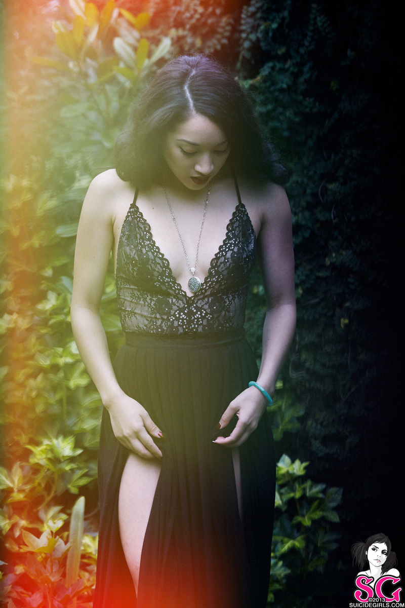 flowerbomb-comeformehades-11.jpg