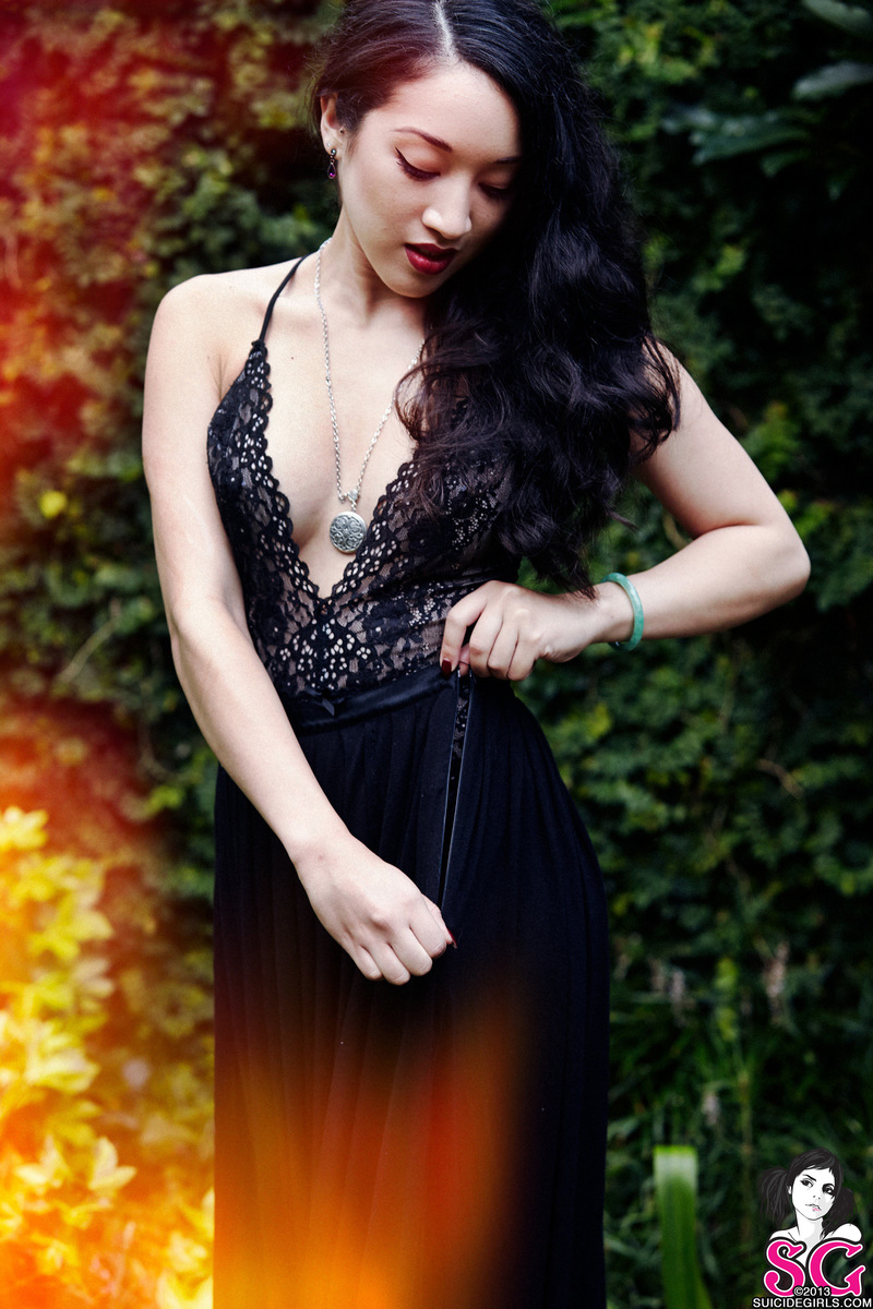 flowerbomb-comeformehades-17.jpg