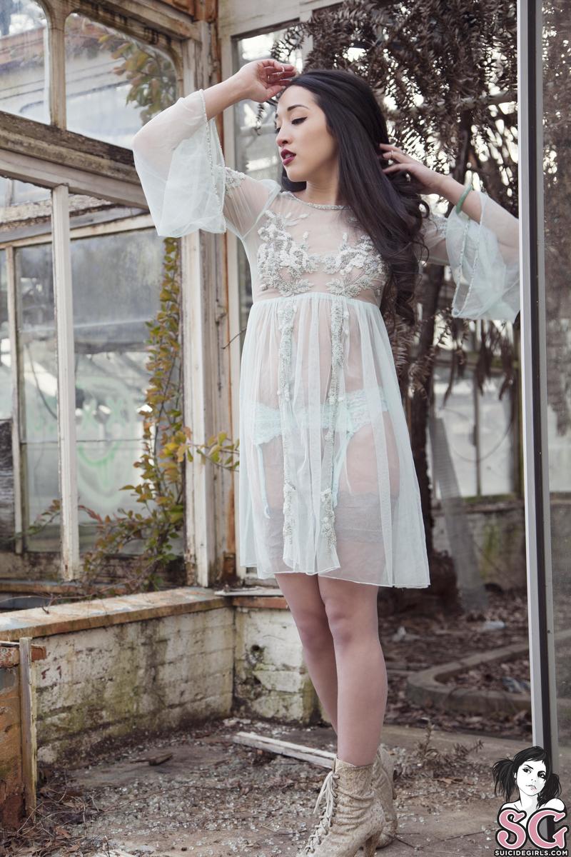flowerbomb-willyshakes-05.jpg