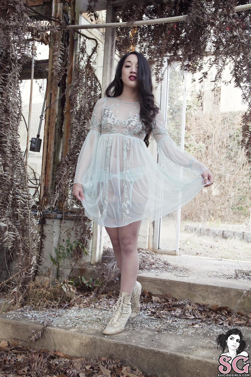 flowerbomb-willyshakes-07.jpg