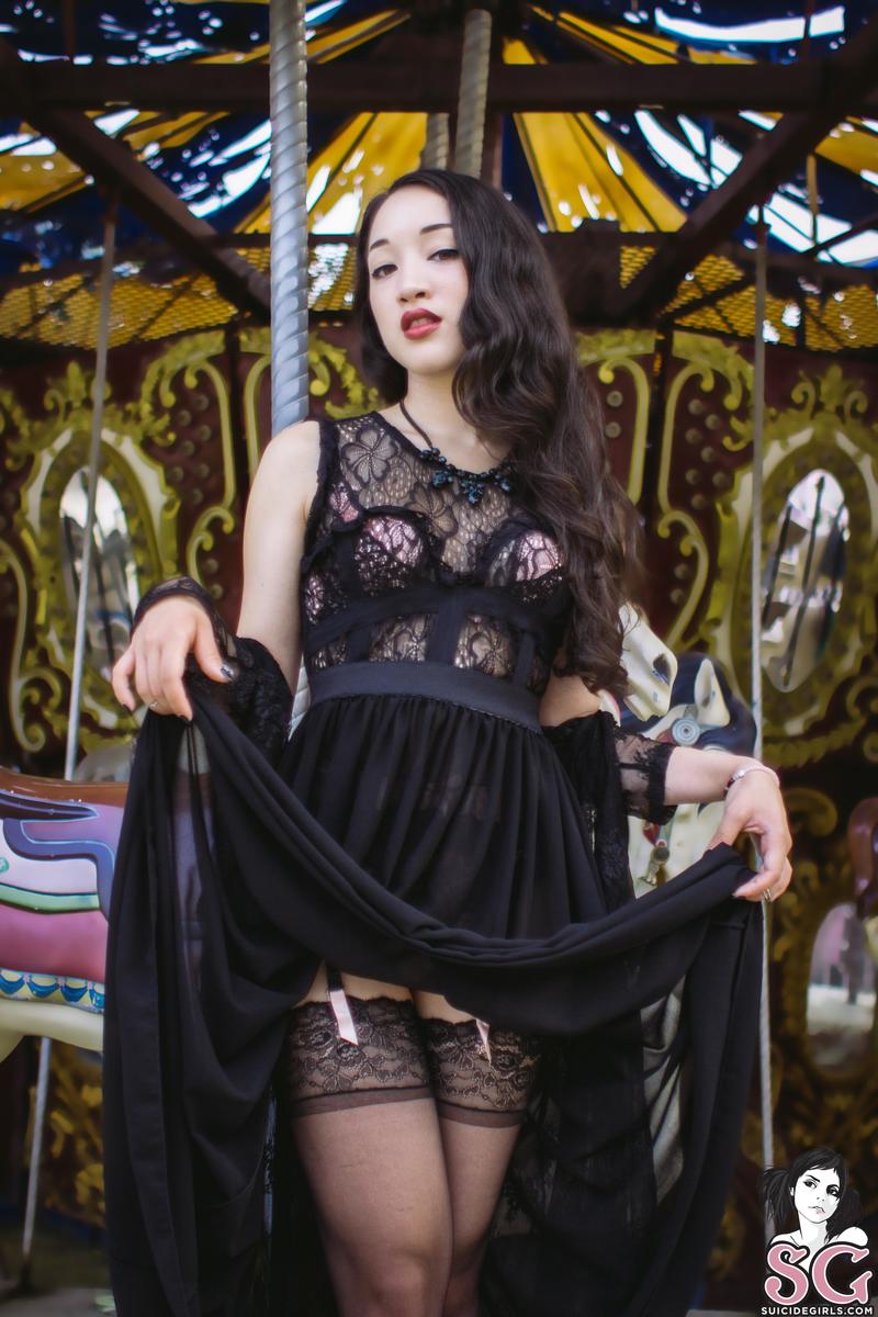 flowerbomb-amuseyourself-09.jpg