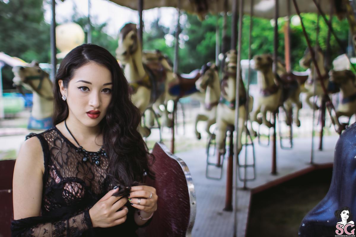 flowerbomb-amuseyourself-11.jpg