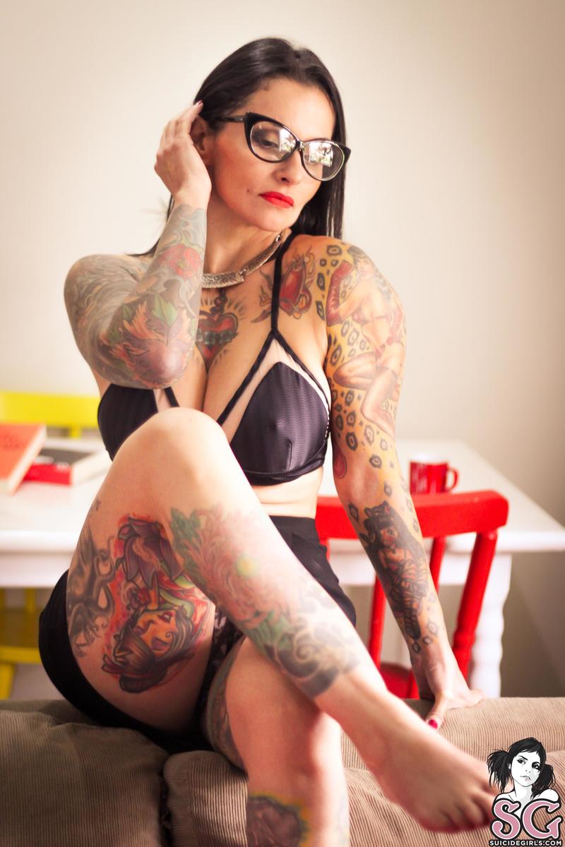 monik-sexyhappyhour-13.jpg