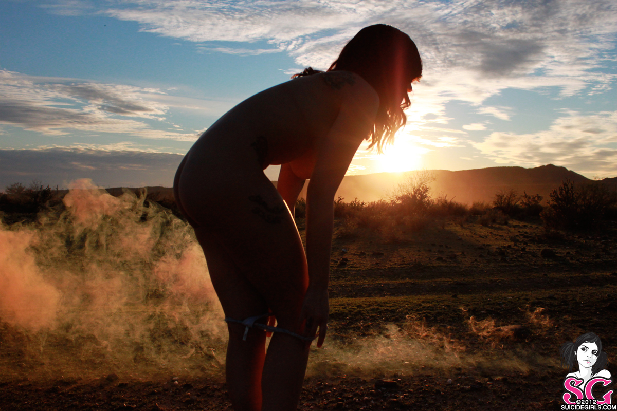 ellia-forbiddenplanet-17.jpg