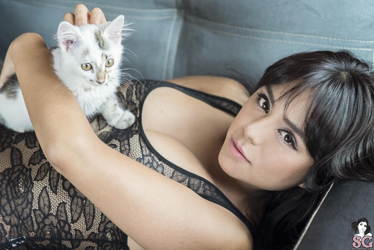 alhy-youonlyneedweedandcats-01.jpg