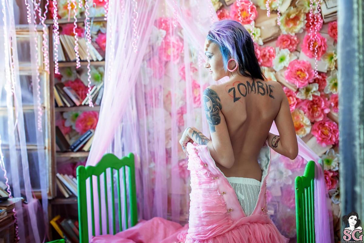 tastyzombie-princessmorning-07.jpg