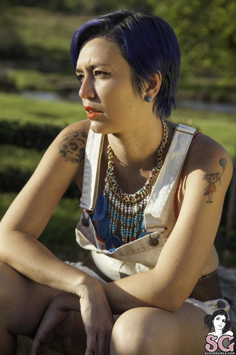 sussuaranabr-inthegrass-01.jpg