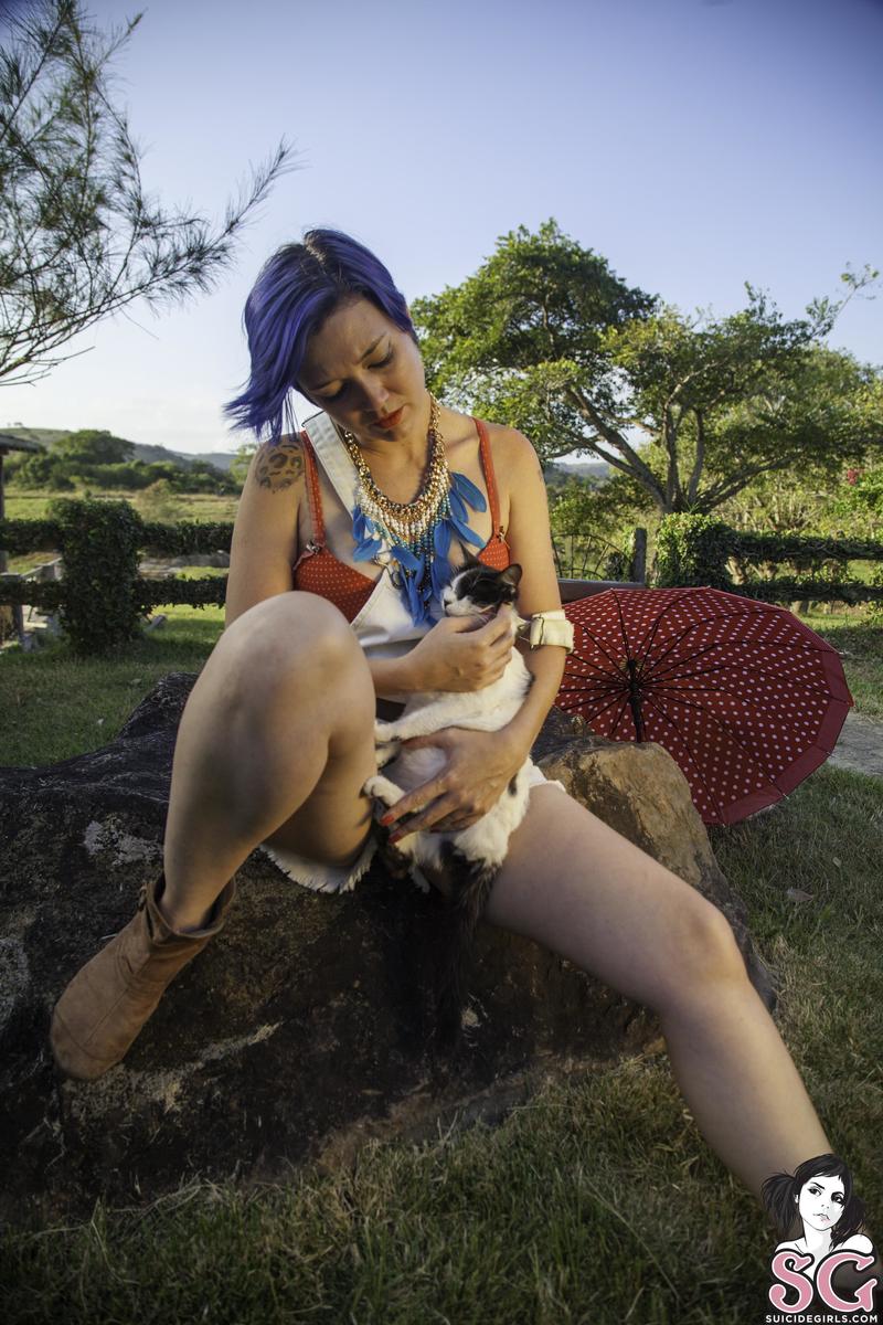 sussuaranabr-inthegrass-03.jpg