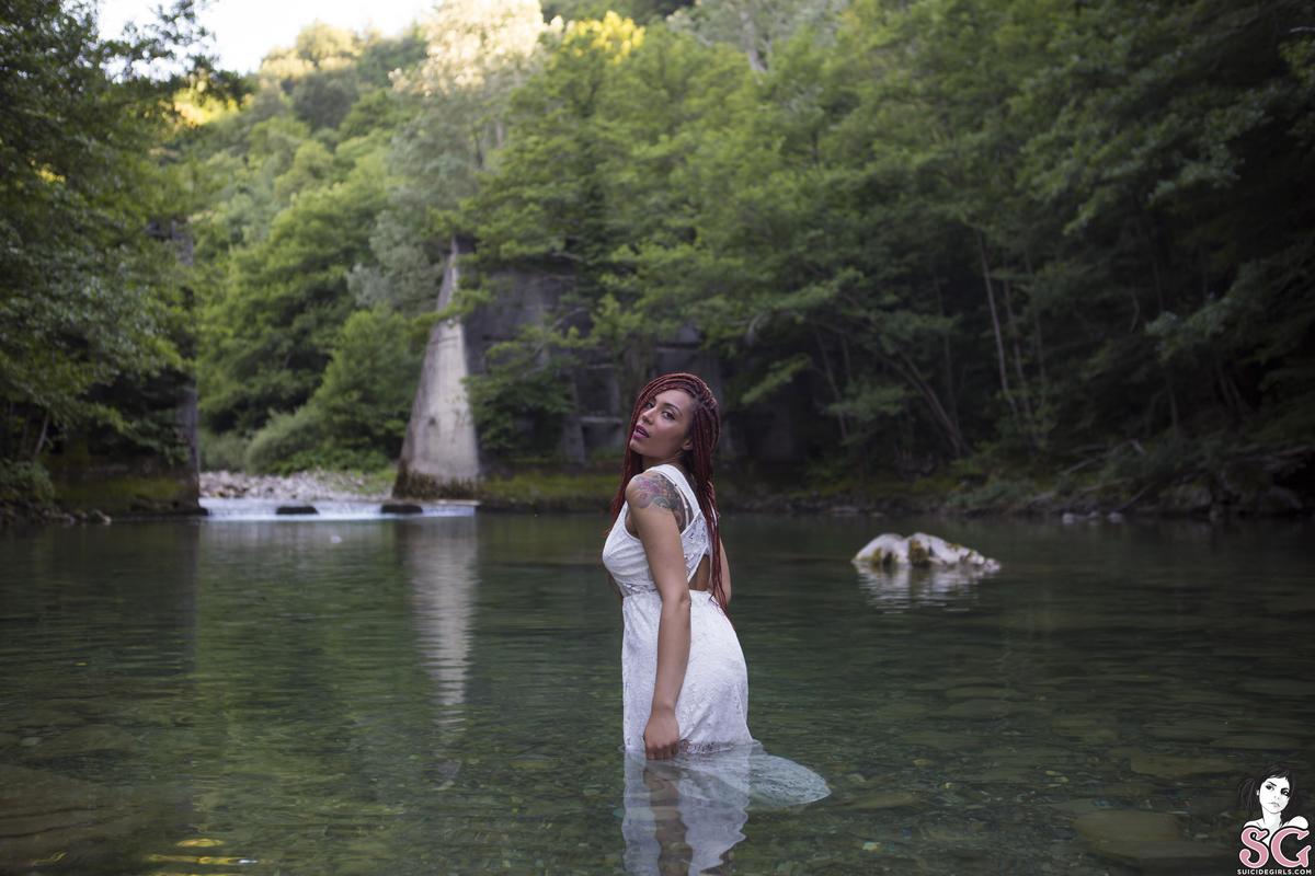 isabelle86-inthisriver-03.jpg