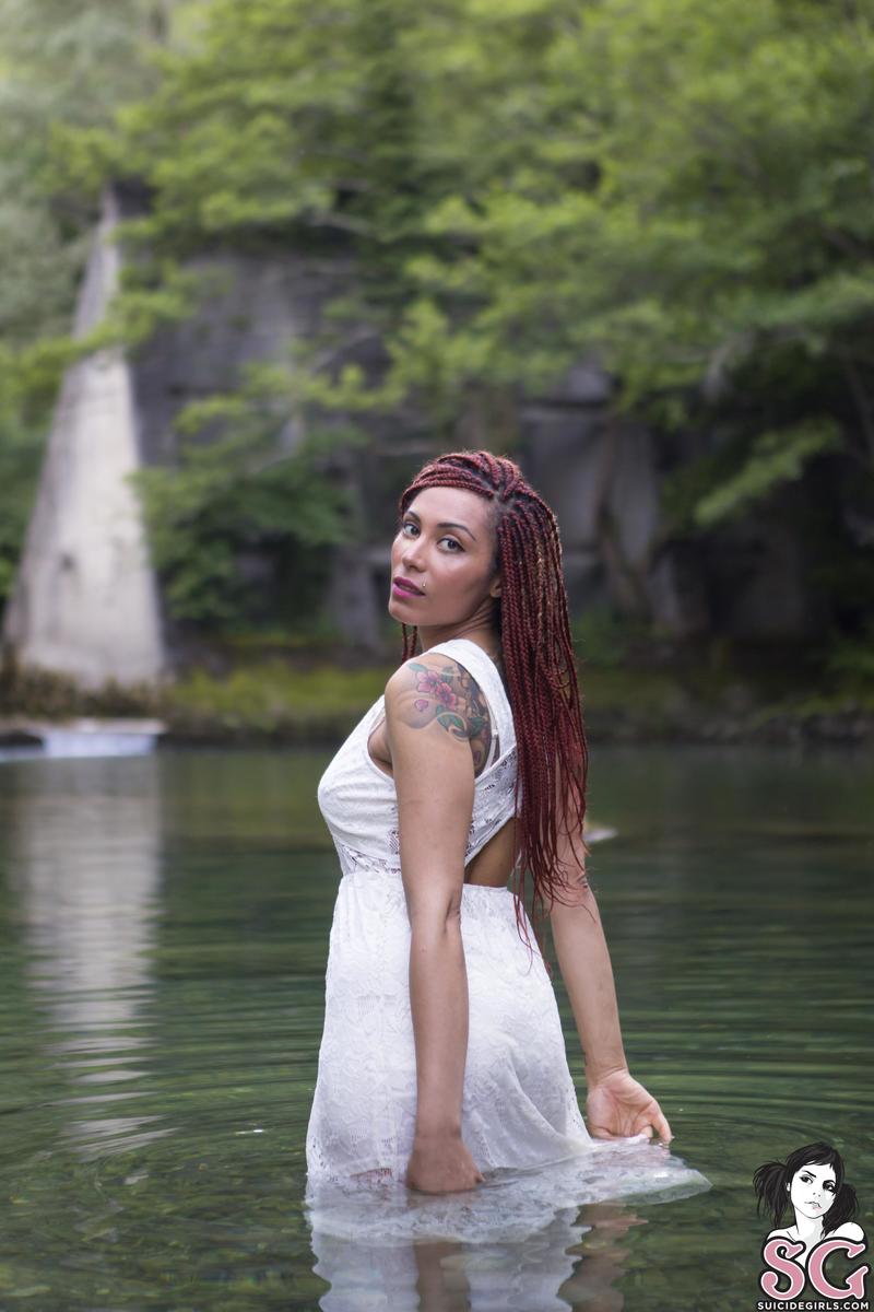 isabelle86-inthisriver-07.jpg