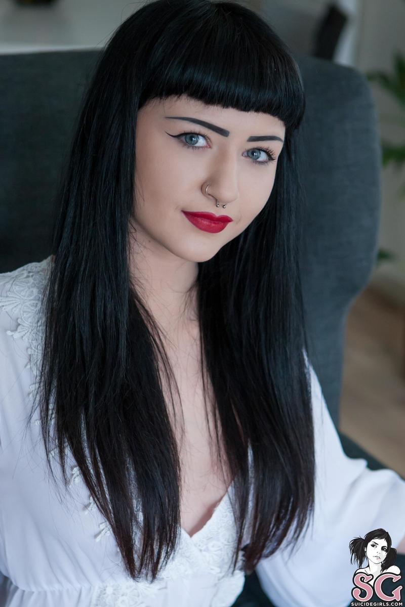 divinastrega-snowwhitegonewild-01.jpg