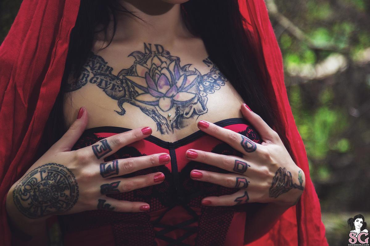 tastyzombie-littlemadhidingcute-05.jpg