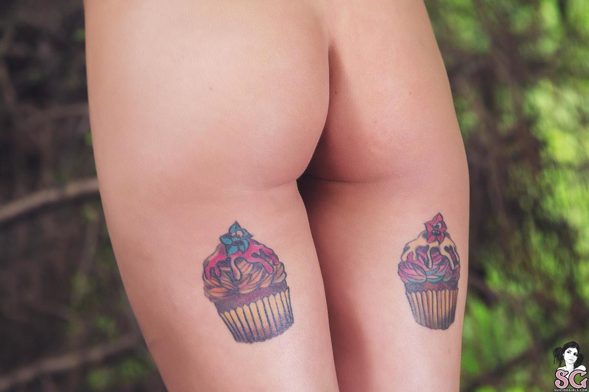 tastyzombie-littlemadhidingcute-31.jpg