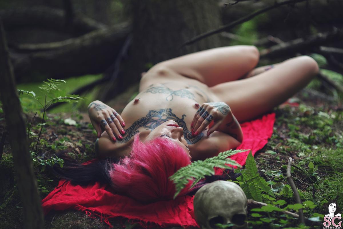 tastyzombie-littlemadhidingcute-35.jpg