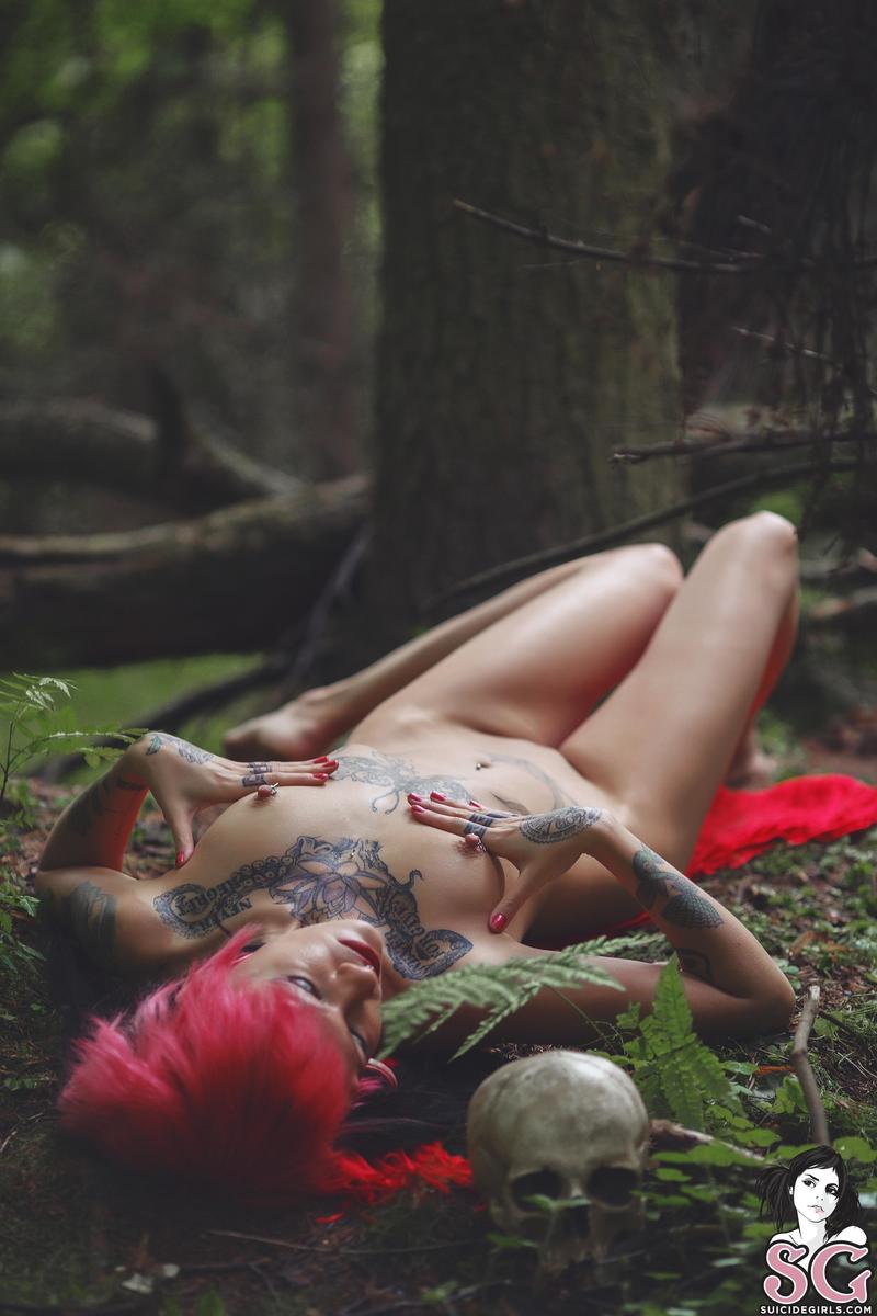 tastyzombie-littlemadhidingcute-37.jpg