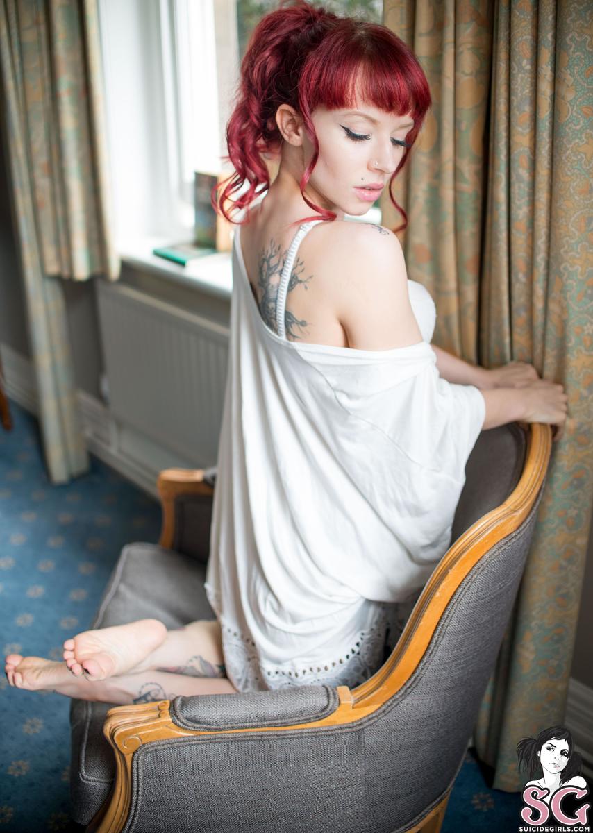 rouge-epeolatry-05.jpg