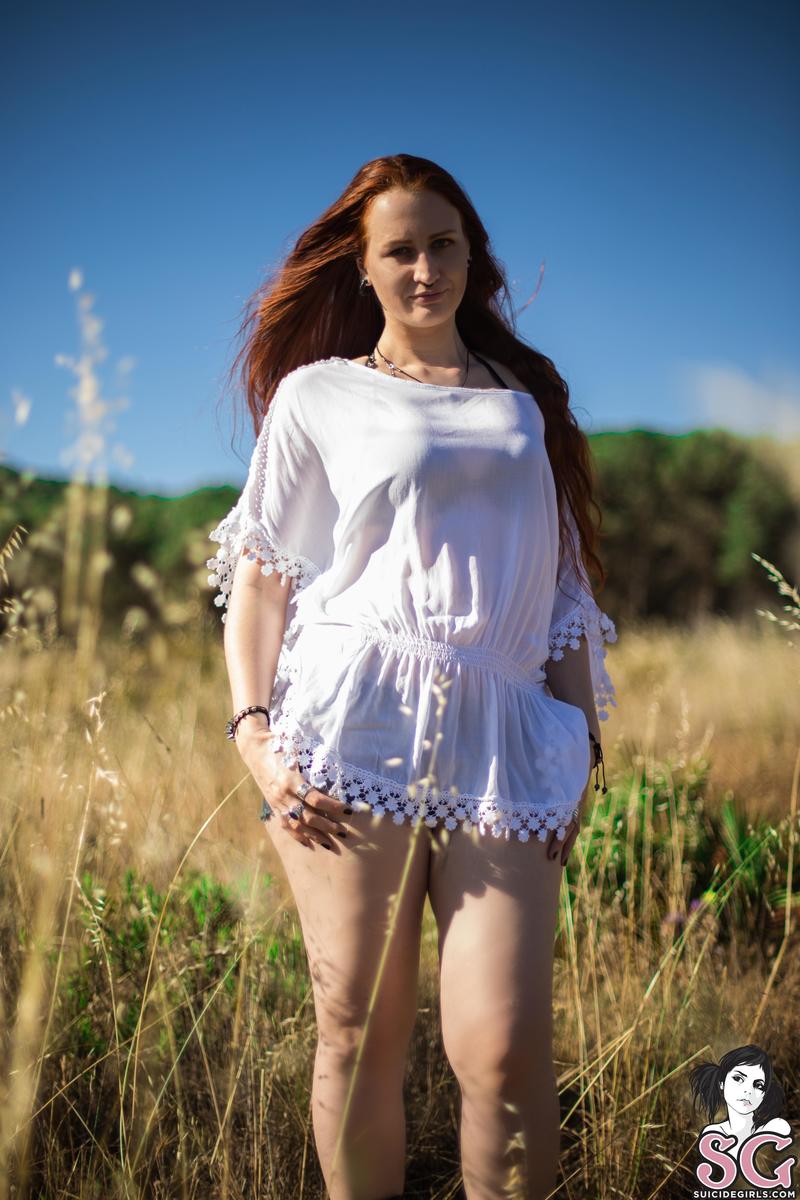 darkyrie-strollinthewoods-01.jpg