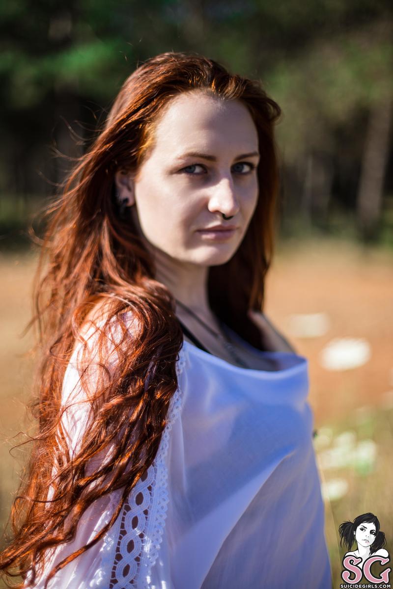 darkyrie-strollinthewoods-05.jpg