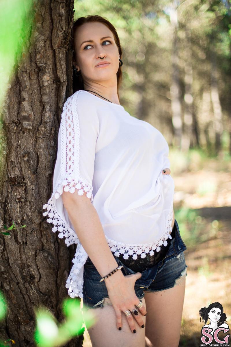 darkyrie-strollinthewoods-09.jpg