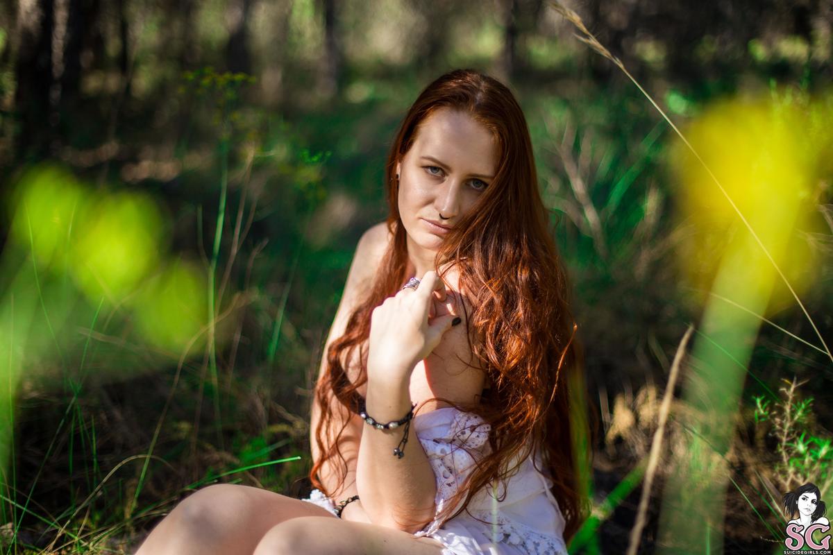 darkyrie-strollinthewoods-23.jpg