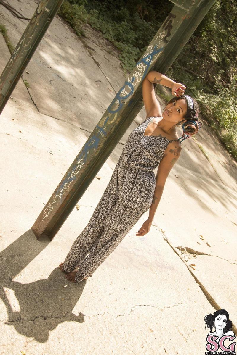 zebrah-nigeriantemptress-01.jpg