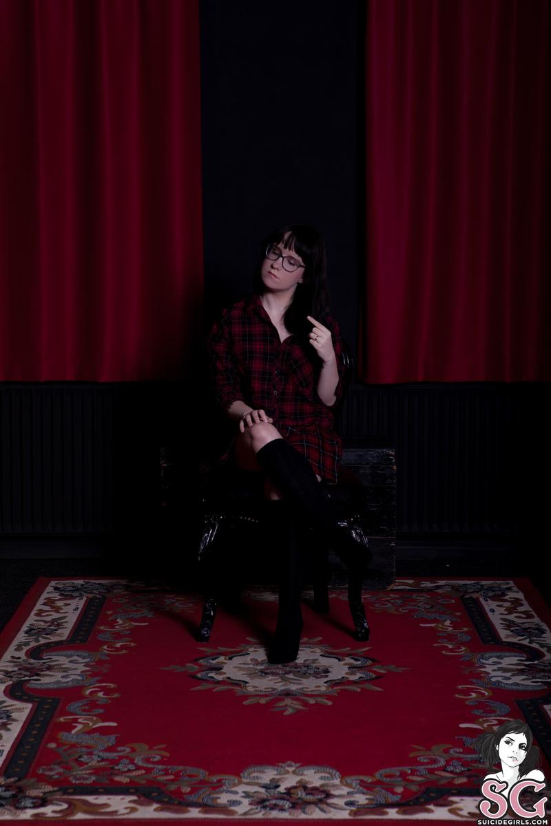 kellokitteh-thescarlettroom-01.jpg