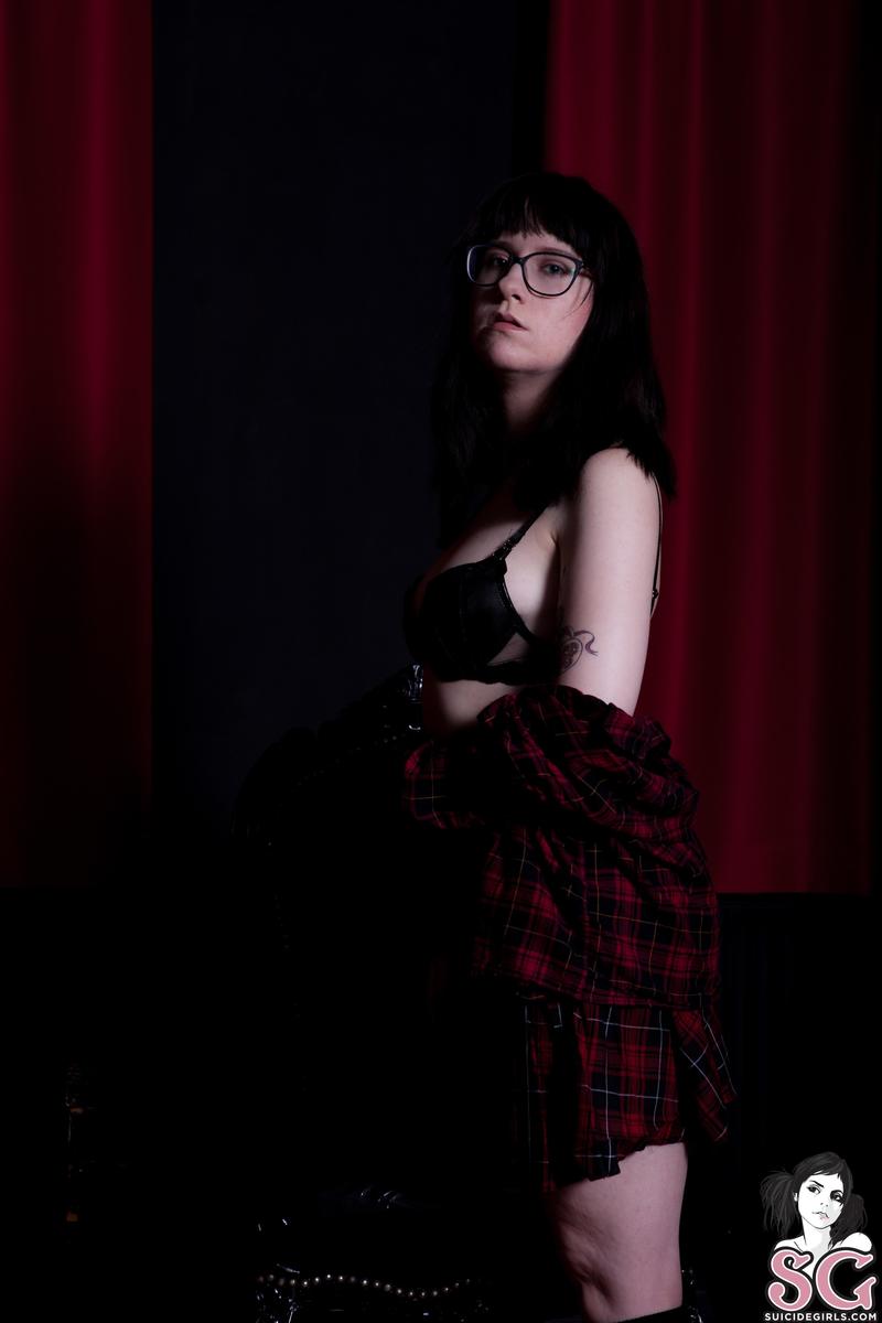 kellokitteh-thescarlettroom-11.jpg