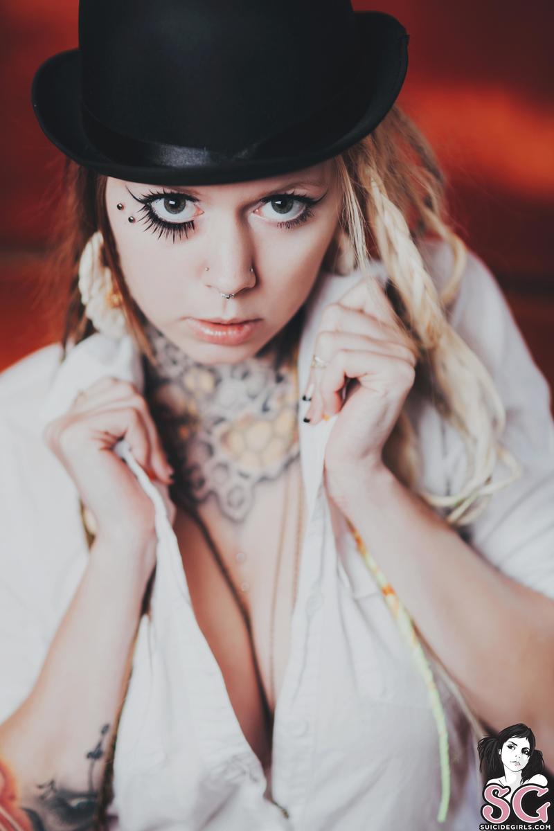 mewes-ultraviolence-01.jpg